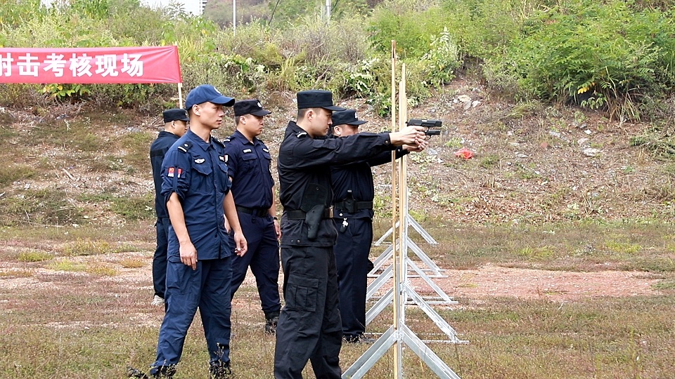 新学员首次实弹射击考核现场直击