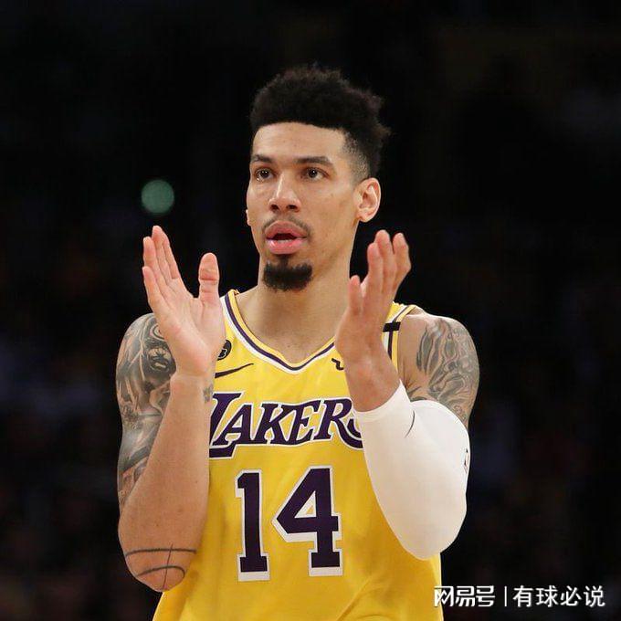 NBA神射手丹尼格林宣布退役，传奇告别赛场，荣耀永存历史舞台