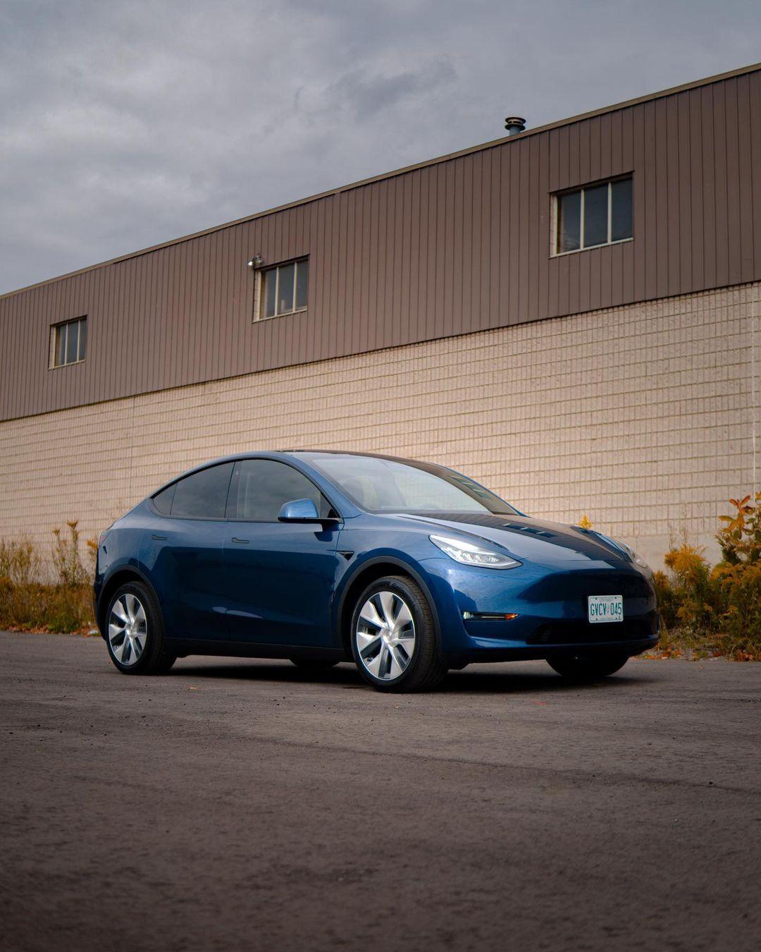 特斯拉无人驾驶Model Y，开启家庭温馨之旅新篇章