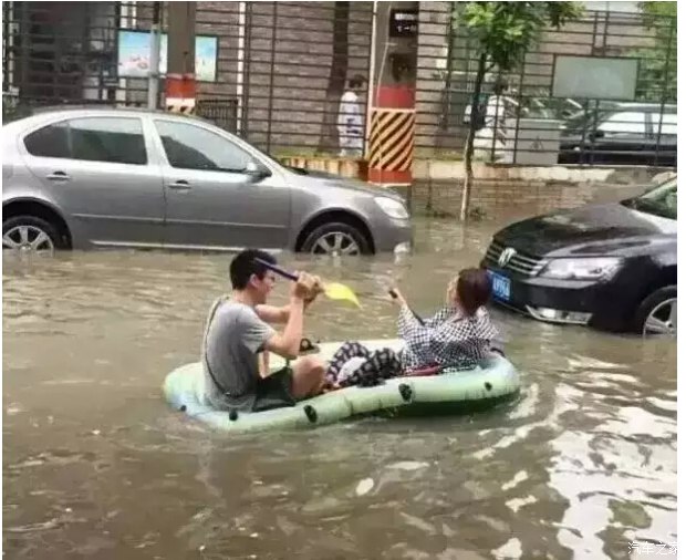 男子湖南至上海橡皮艇之旅，探寻小巷隐藏宝藏的冒险之旅