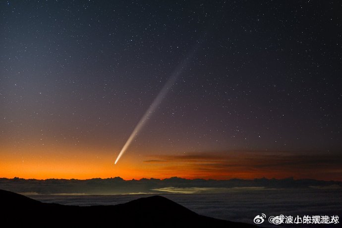 日落时的彗星奇观，6万年一遇的宇宙奇遇