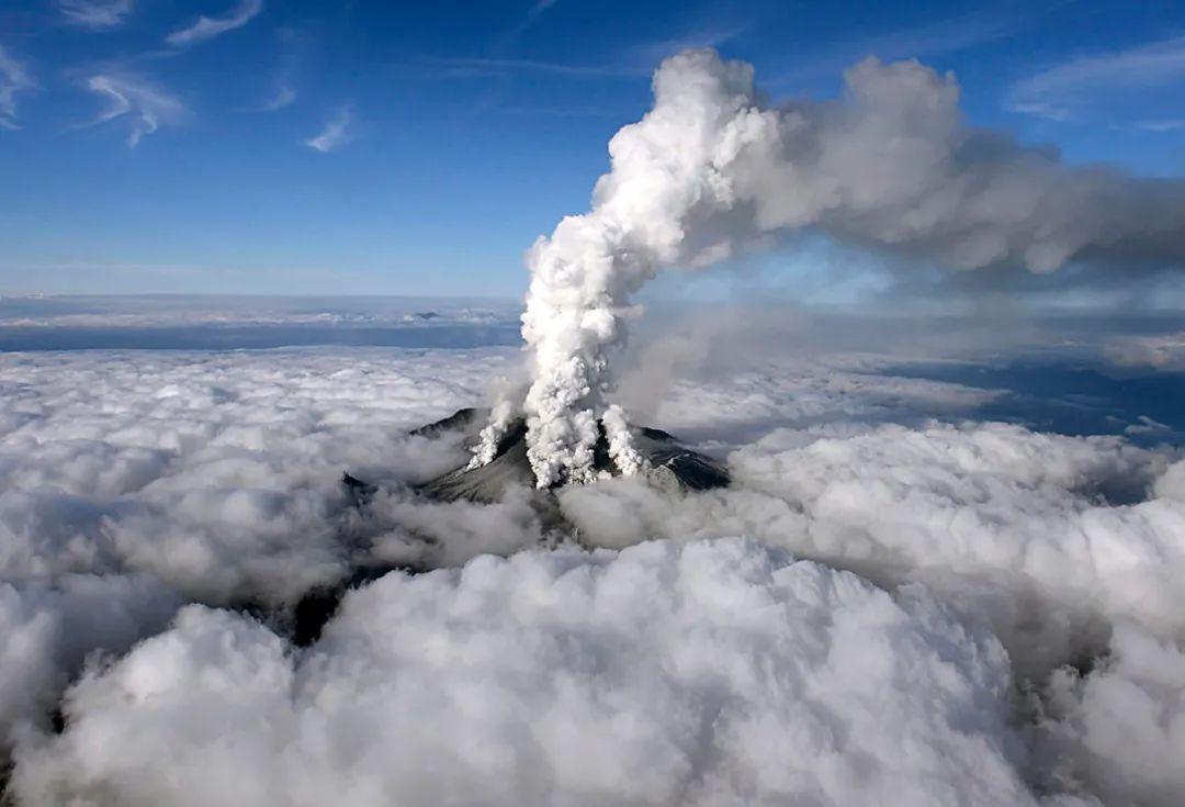 日本富士山喷发最新动态与山下趣事揭秘