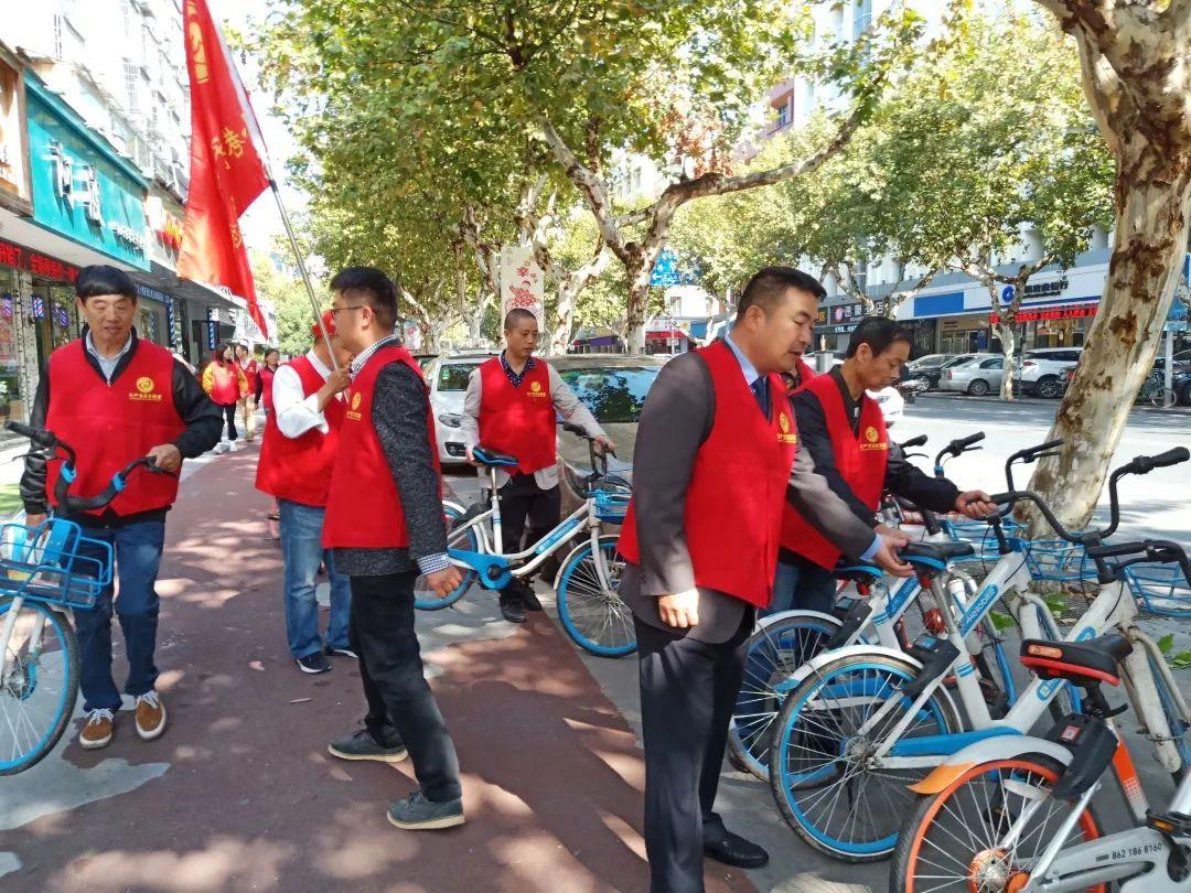 义乌工商小吃街探秘，小巷独特美味大揭秘！