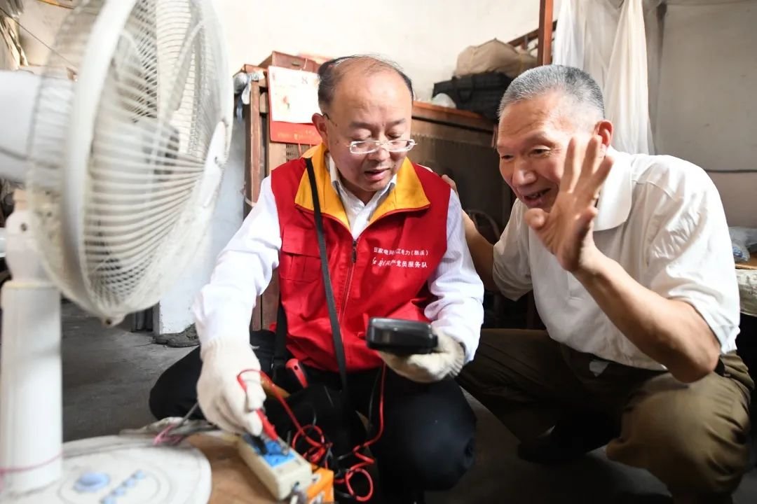 草榴社区，蓬勃发展背景、重大事件与地位的回顾与展望