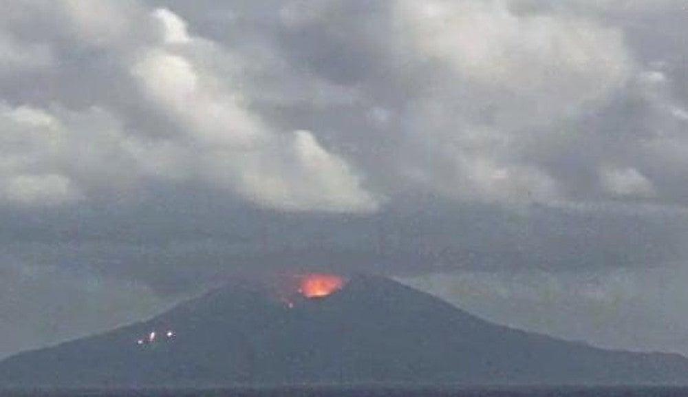 日本富士山喷发最新动态，多方观点分析与个人立场探讨