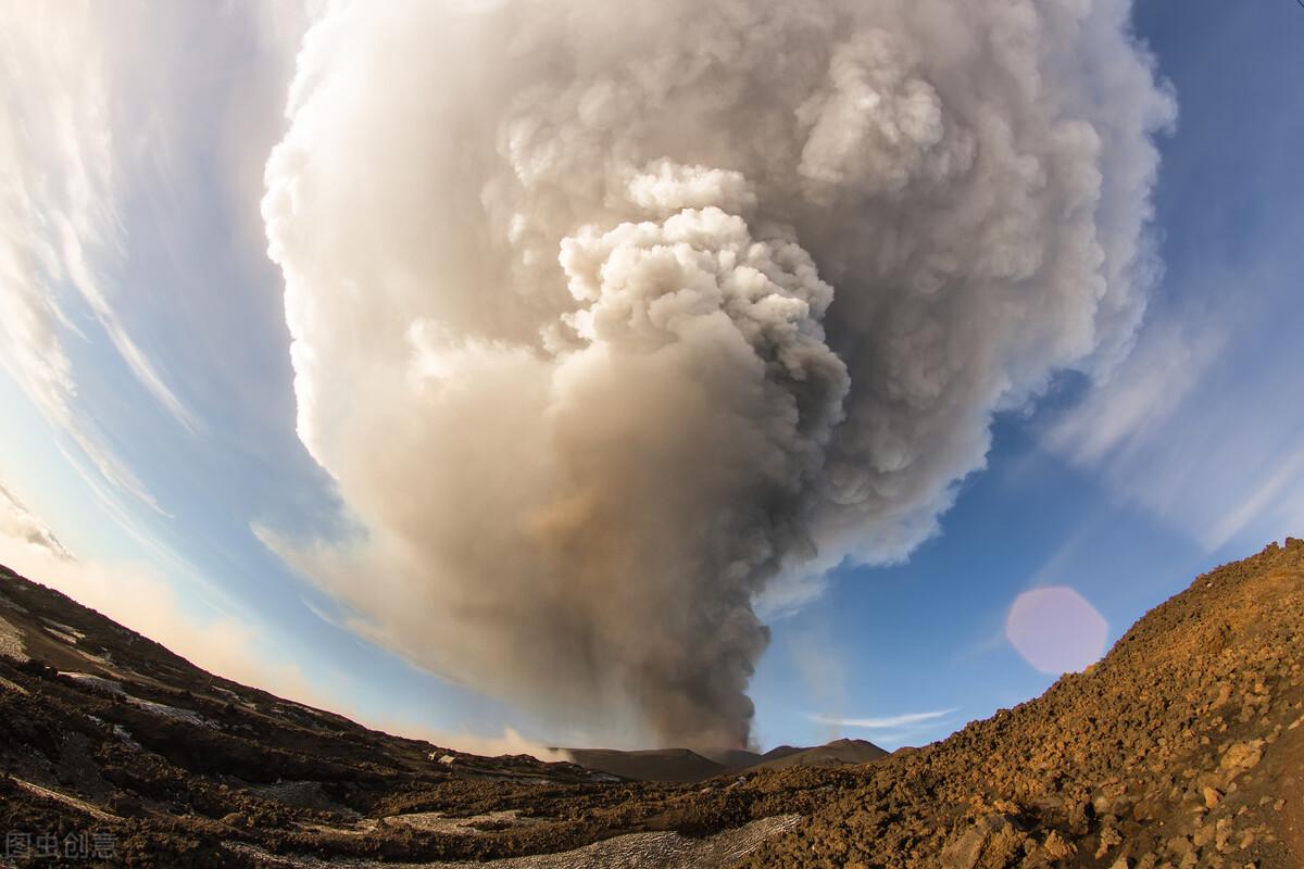 火山爆发最新动态，震撼更新与持续变化的自然现象